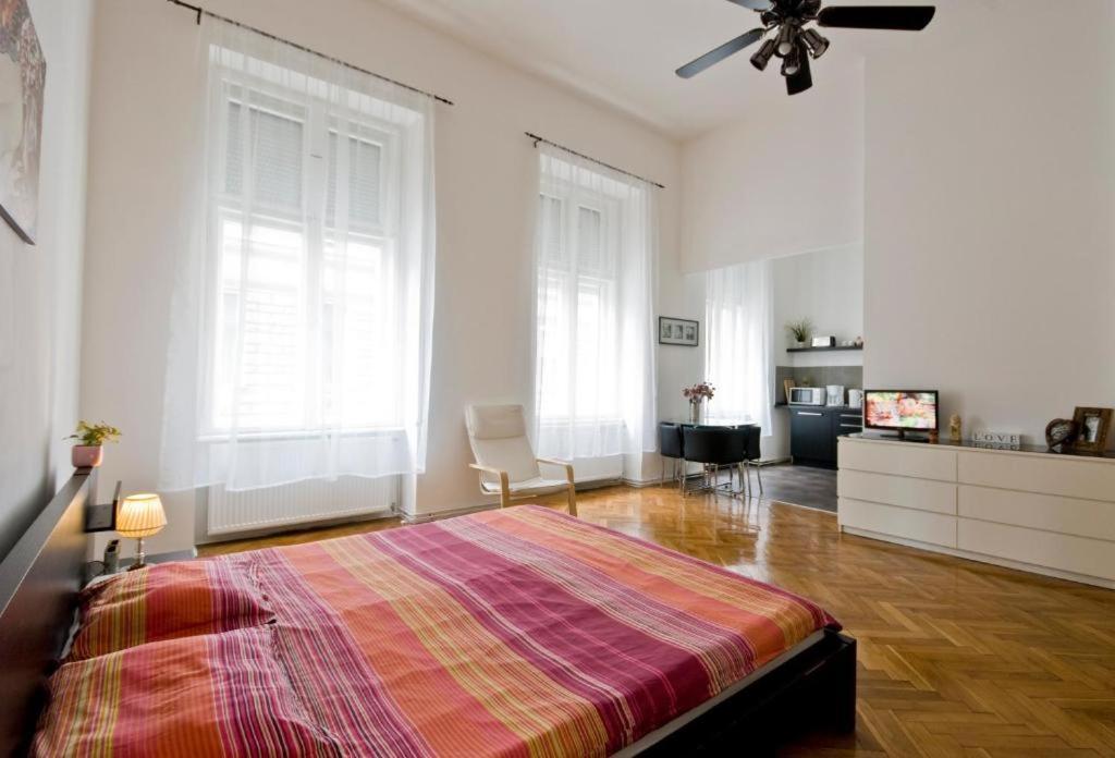 Balcony Apartment Budapest Exterior photo